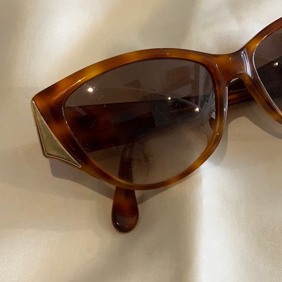 Vintage Genny tortoise shell sunglasses - Picture 9 of 12